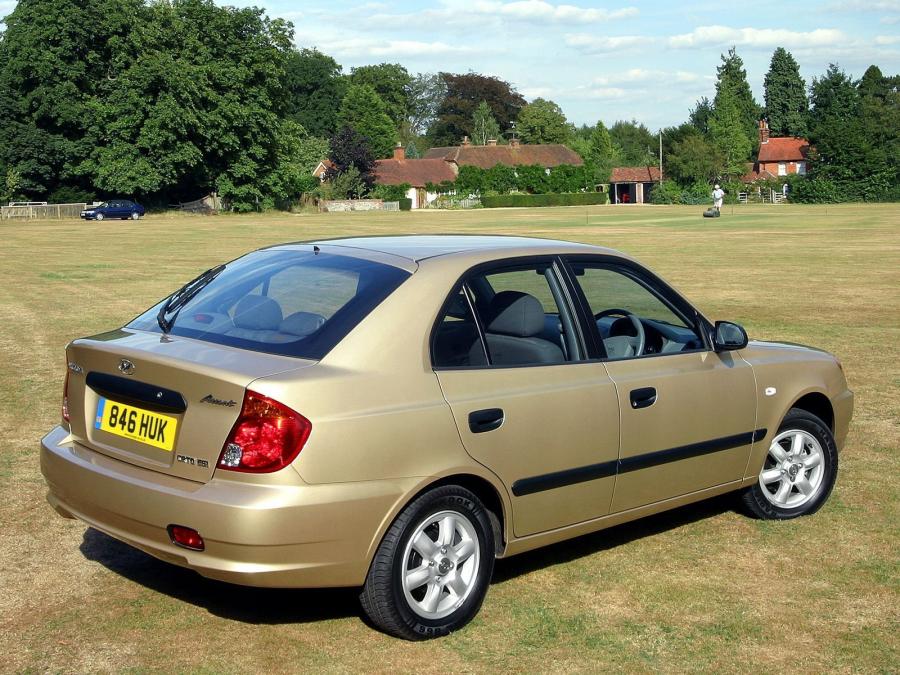 Hyundai Accent 5-Door 2003 года  (UK) (фото 8 из 10)